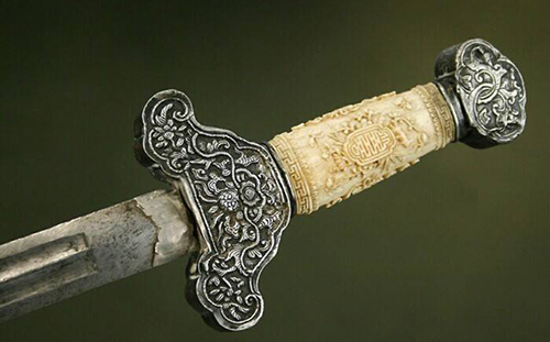 桃木剑挂在家里哪最好 桃木剑摆放的最佳位置